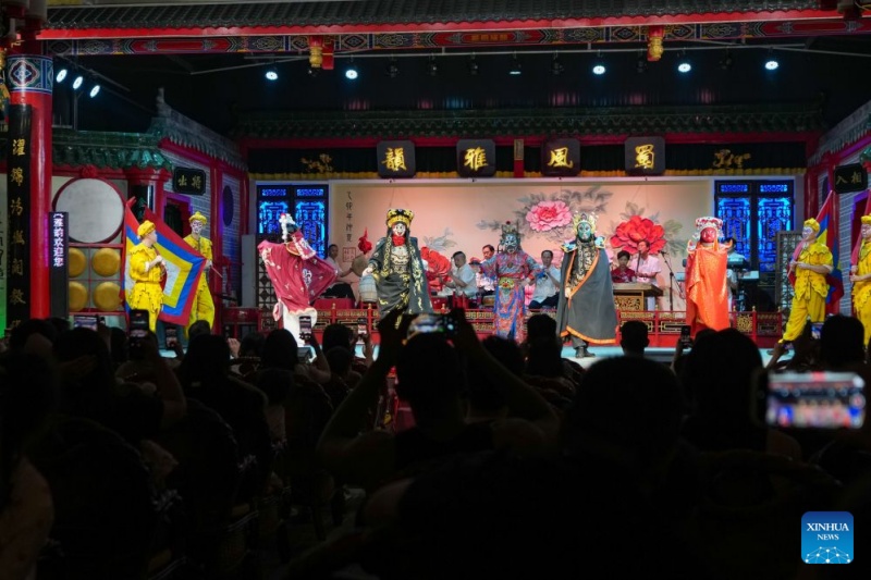 Sichuan : histoire en photo de l'accueil multilingue du préposé aux billets à Chengdu