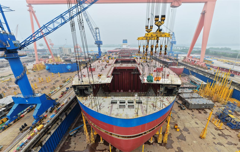 Une vue de la production au chantier naval de COSCO Shipping Heavy Industry (Yangzhou) Co., Ltd., dans la province du Jiangsu (est de la Chine). (Photo/Meng Delong)