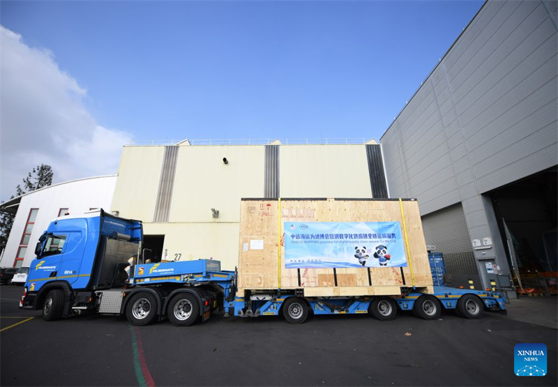 Ces machines prévues pour l'exposition annuelle commencent leur voyage de WFL Millturn Technologies à Linz, Autriche, jusqu'à Shanghai, figurant parmi les premiers lots de produits pour cette Exposition internationale d'importation de Chine (CIIE). Cette année, l'exposition se déroulera du 5 au 10 novembre. (He Canling/Xinhua)