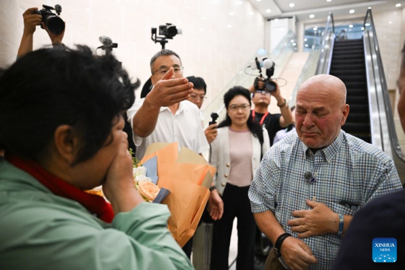 Un enseignant américain à la retraite entame une visite en Chine pour renouer une amitié née en classe et autour de la lutte contre la désertification