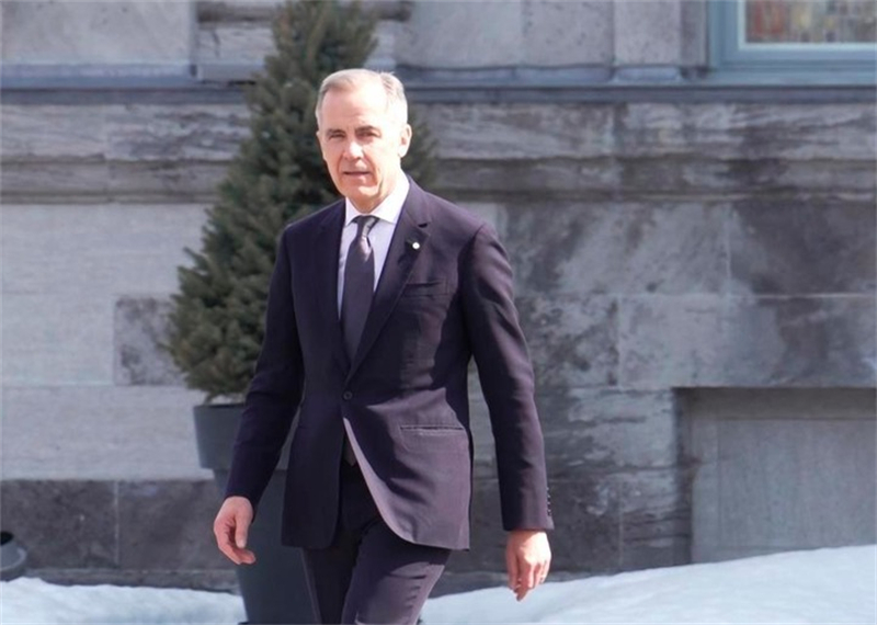 Capture d'écran d'une vidéo montrant Mark Carney prêt à participer à une conférence de presse à la suite de la cérémonie d'investiture à Ottawa, au Canada, le 14 mars 2025. (Xinhua/Mick Gzowski)