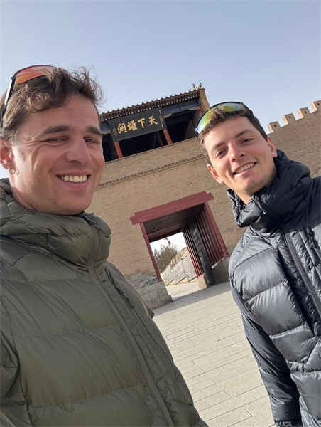 Deux voyageurs français ont entrepris une marche de 518 jours jusqu'en Chine