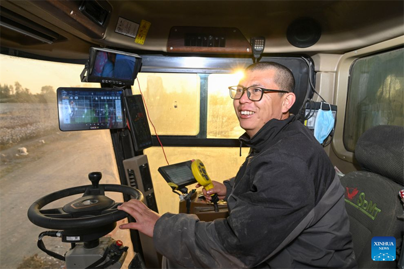 Xinjiang : un producteur de coton de Shawan saisit de nouvelles opportunités grâce à la modernisation agricole