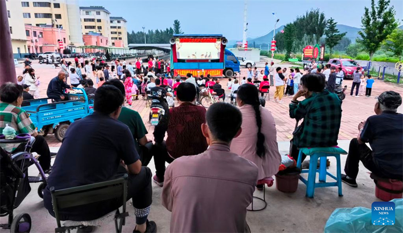 Liaoning : un maître de marionnettes insuffle une nouvelle vitalité au théâtre d'ombres traditionnel
