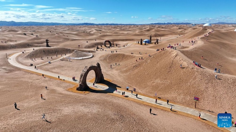 Ningxia : début d'un événement de conduite en milieu désertique à Zhongwei