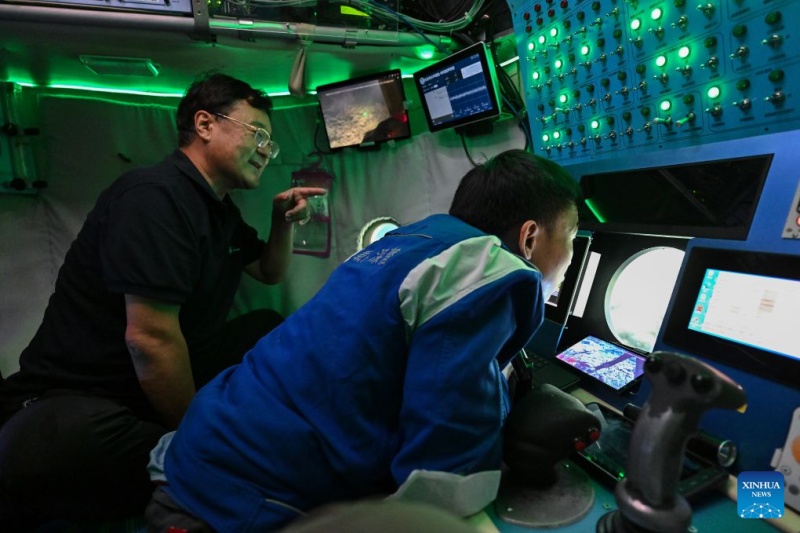 Le submersible habité chinois Jiaolong réalise sa 470e plongée en grande profondeur dans le Pacifique ouest