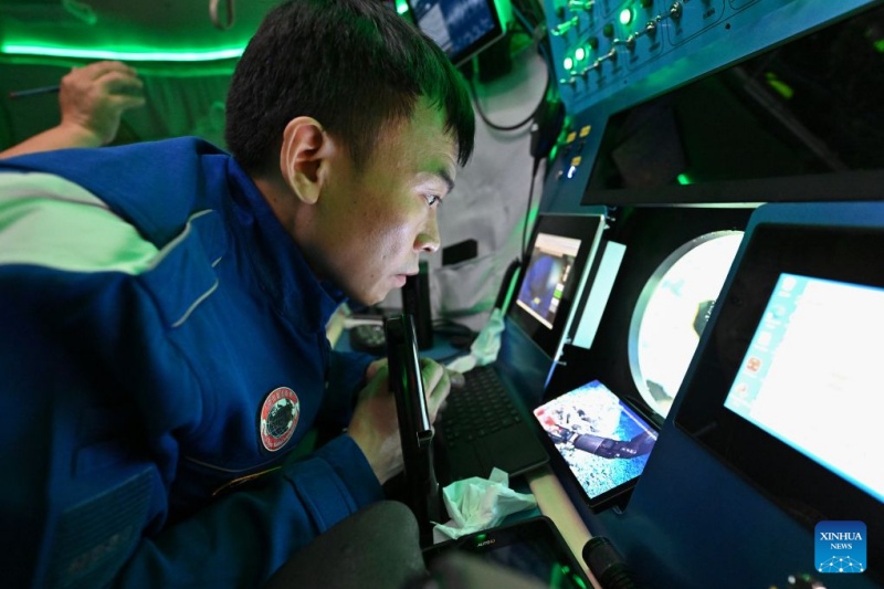 Le submersible habité chinois Jiaolong réalise sa 470e plongée en grande profondeur dans le Pacifique ouest