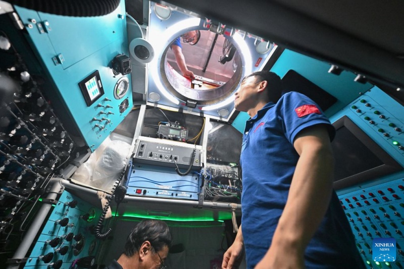Le submersible habité chinois Jiaolong réalise sa 470e plongée en grande profondeur dans le Pacifique ouest