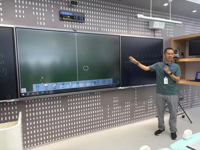 Hall d'exposition dédié à l'éducation par l'IA, dans l'avenue de la robotique de Longgang, à Shenzhen, dans la province du Guangdong (sud de la chine) (RAKOTONIRINA ZO LALAINA/Le Quotidien du Peuple en ligne)