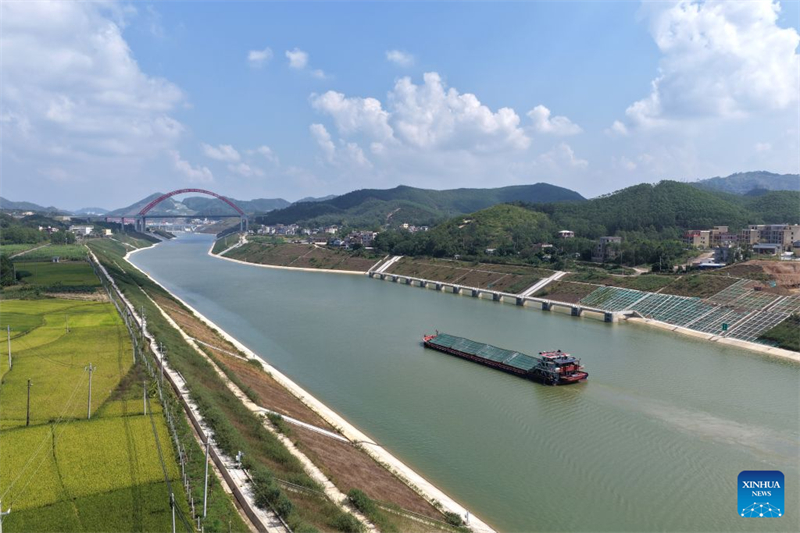 Guangxi : le volume de fret transporté sur le canal de Pinglu a dépassé 1 million de tonnes