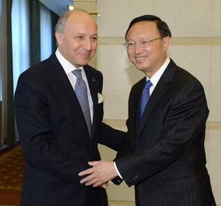 Rencontre à Beijing entre Yang Jiechi et Laurent Fabius