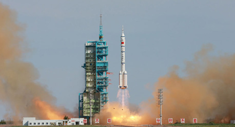 Lancement du vaisseau spatial habité Shenzhou-10 