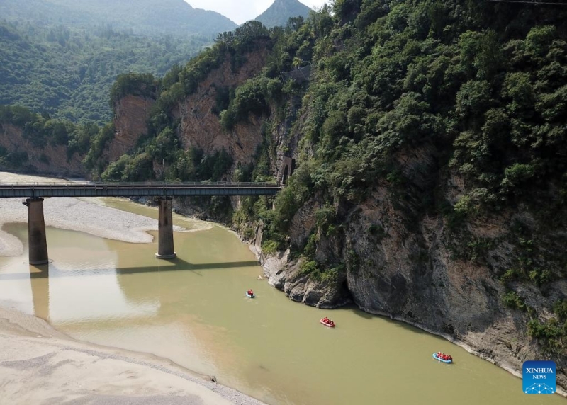 Gansu : les joies du rafting sur la rivière Jiangling à Huixian