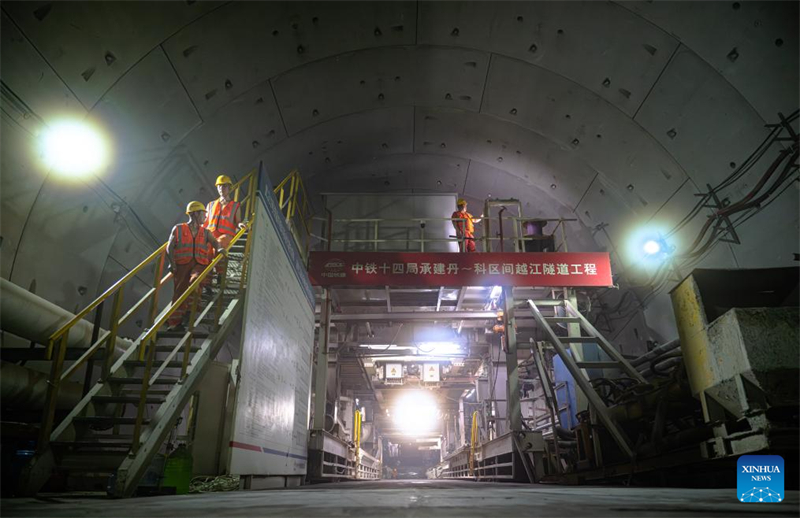 Hubei : fin du percement du tunnel sous le Yangtsé de la ligne 12 du métro de Wuhan