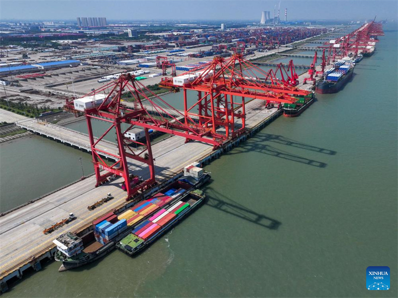 Jiangsu : le trafic de conteneurs et de marchandises du port de Taicang en nette hausse d'une année sur l'autre