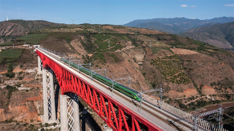 Lancement d'un train touristique international abordable sur le chemin de fer Chine-Laos