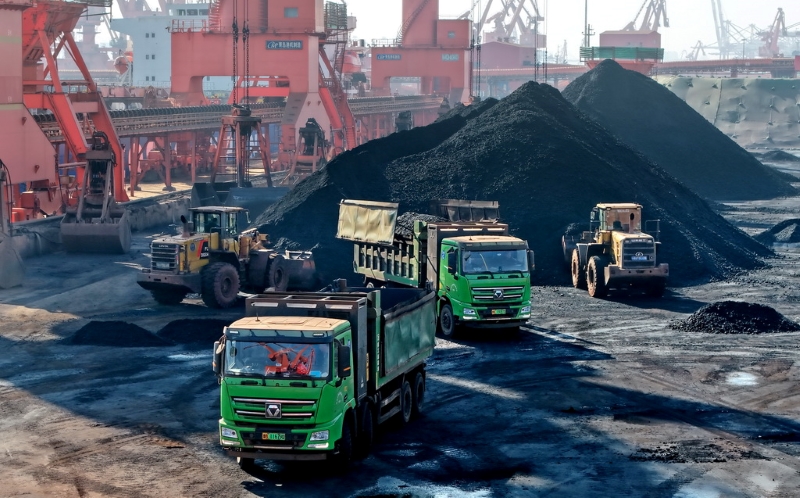 Shandong : le port de Qingdao assure la réception et le déchargement du charbon thermique pour garantir l'approvisionnement en énergie