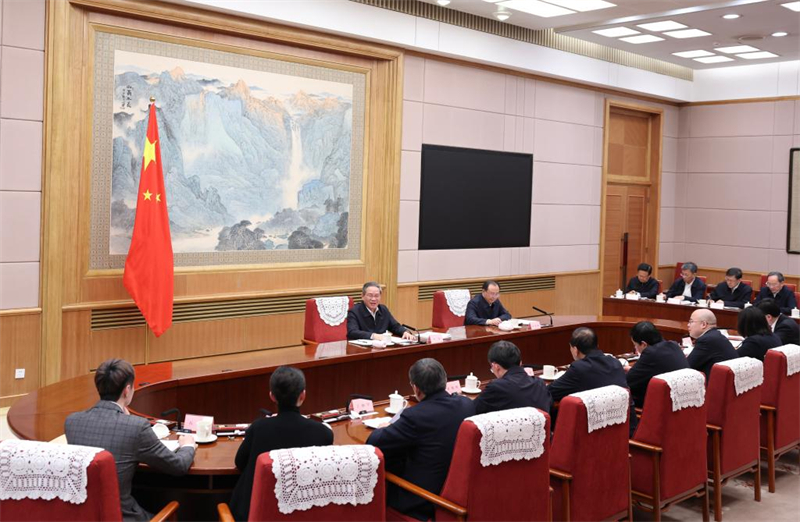 Le Premier ministre chinois préside un symposium pour solliciter des avis sur le projet de rapport d'activité du gouvernement et le projet de plan directeur du 15e Plan quinquennal
