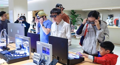 Les appareils portables intelligents deviennent les compagnons quotidiens des jeunes Chinois