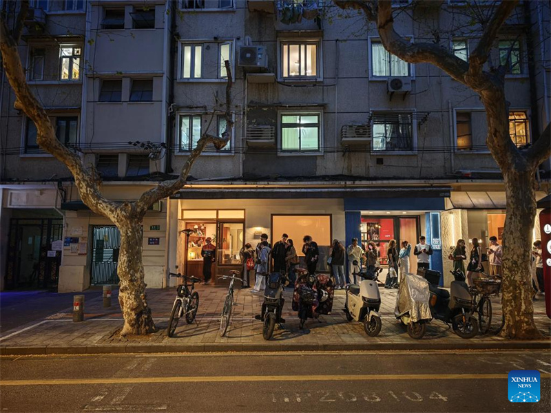 Shanghai : de nombreuses petites boutiques de rue animent la vie urbaine