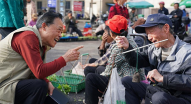 Jiangxi : à Jiujiang, le système du « marché fluctuant » atténue les conflits entre les vendeurs et les navetteurs du matin