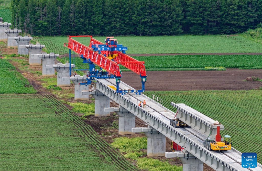 Heilongjiang : le pont géant de Tongjiang en construction