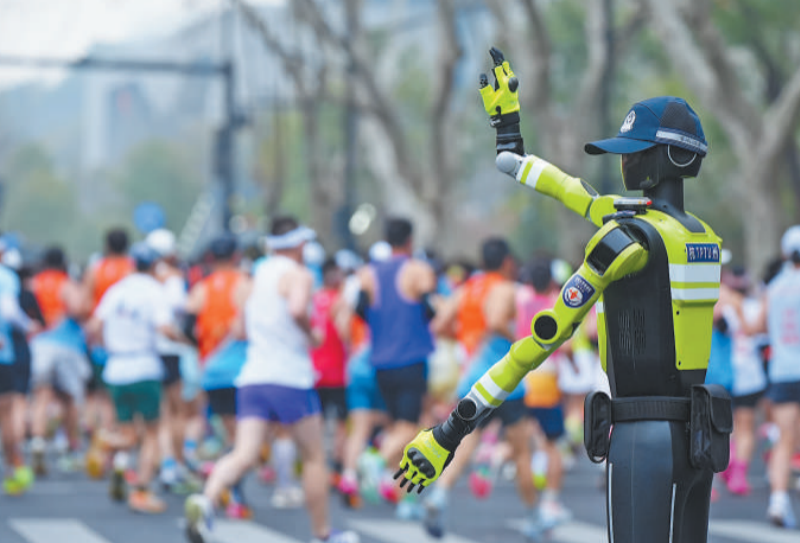 Zhejiang : découvrez le premier escadron de robots de contrôle de la circulation de Chine mis en service à Hangzhou
