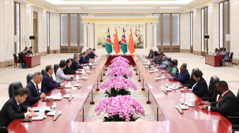 Le Premier ministre chinois rencontre la présidente namibienne à Beijing