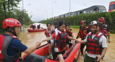 Le Guangxi mobilise des forces de secours pour évacuer les enseignants et les étudiants piégés par les inondations