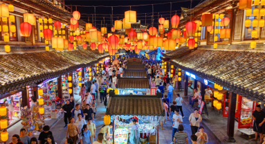 Jiangxi : les visites nocturnes des quartiers culturels historiques de Ganzhou stimulent l'économie nocturne