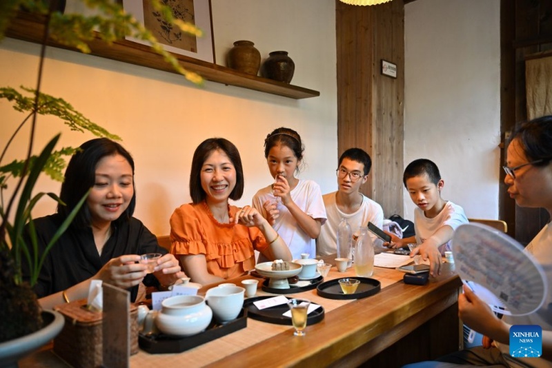 Fujian : le patrimoine industriel du thé au jasmin de Fuzhou stimule la croissance du tourisme culturel local