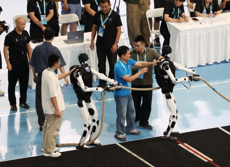 Épreuve de tir à la corde : les robots s'affrontent dans un duel d'« Hercule en acier »