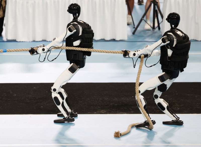 Épreuve de tir à la corde : les robots s'affrontent dans un duel d'« Hercule en acier »