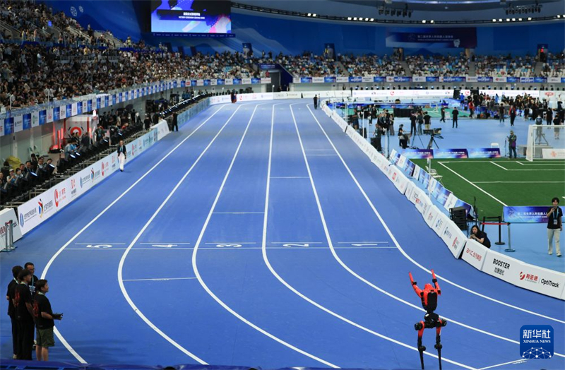Beijing : un robot réalise une performance remarquable en terminant une course de 100 mètres en 8,64 secondes