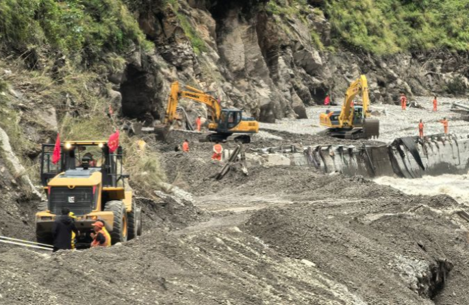 Xizang : les opérations de secours et de déblaiement se poursuivent après une coulée de boue