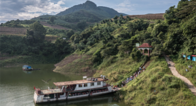 Le « bateau-bus scolaire » assure la sécurité des élèves pour l'école en zone montagneuse