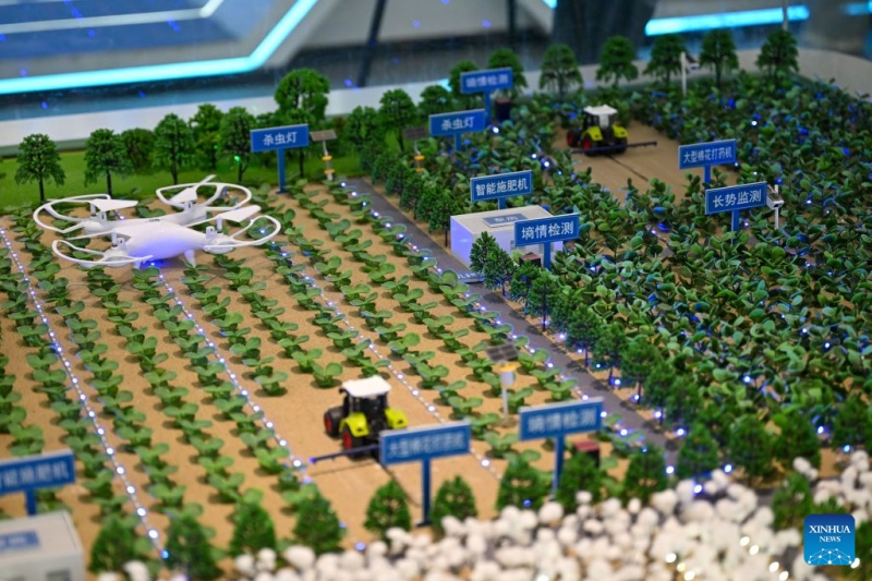 Xinjiang : les progrès des technologies agricoles deviennent des alliés précieux pour les agriculteurs