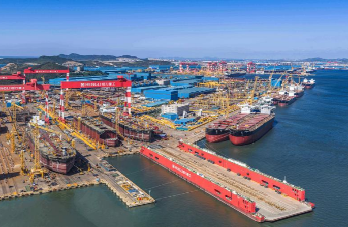 Un aperçu de l'« usine du futur » de construction navale à Dalian