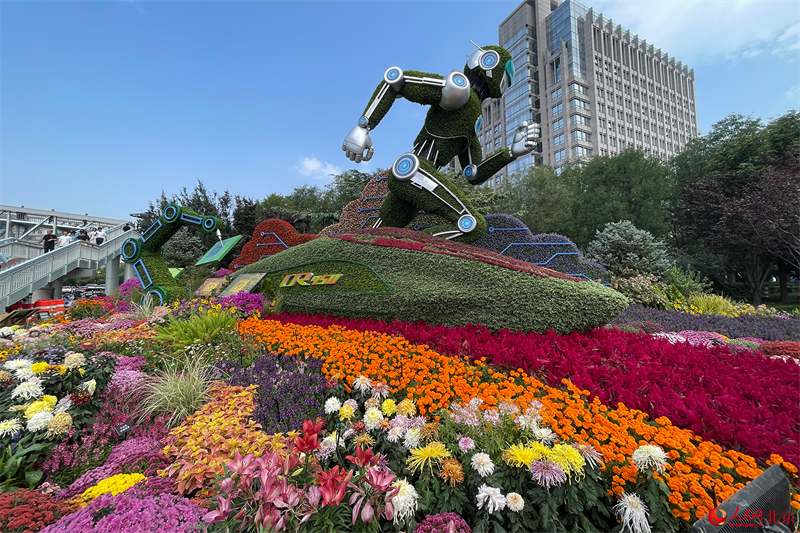 Dix séries d'expositions florales en 3D dévoilées le long de l'avenue Chang'an à Beijing
