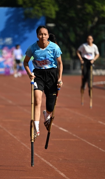 Guangxi : des sports traditionnels des minorités ethniques passionnants et hauts en couleur à Liuzhou