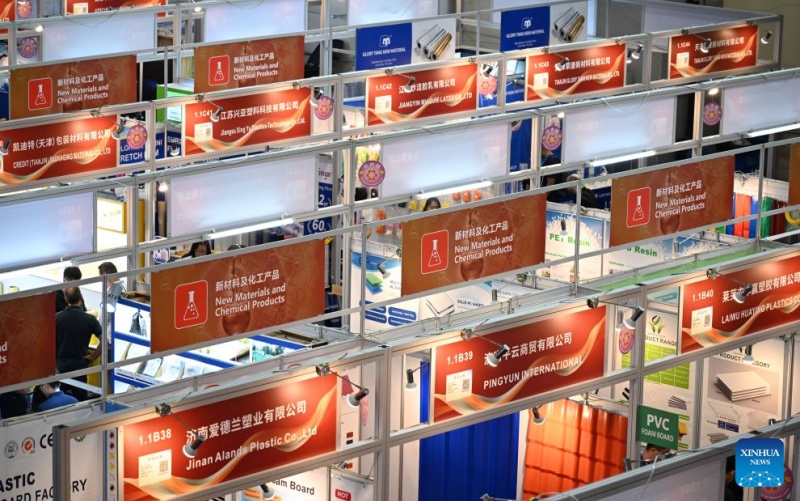Guangdong : la participation des acheteurs étrangers à la première phase de la Foire de Canton atteint un niveau record