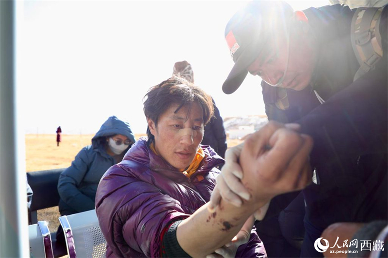 Xizang : les efforts de relogement dans la zone sinistrée par un séisme s'accélèrent à Baqen