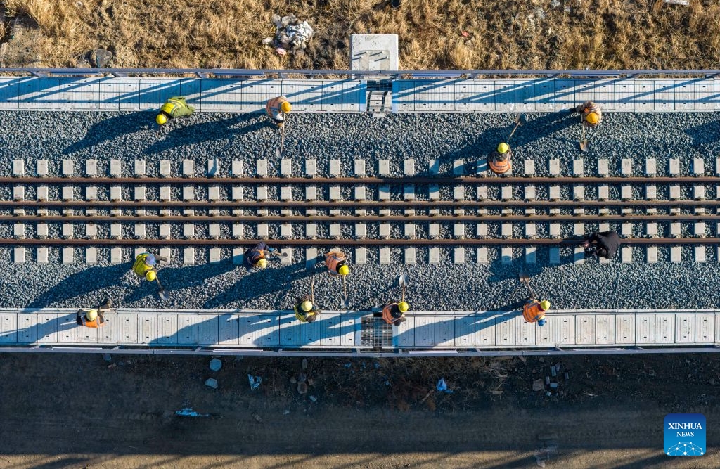 Heilongjiang : fin de la pose des voies sur le grand pont de Tongjiang